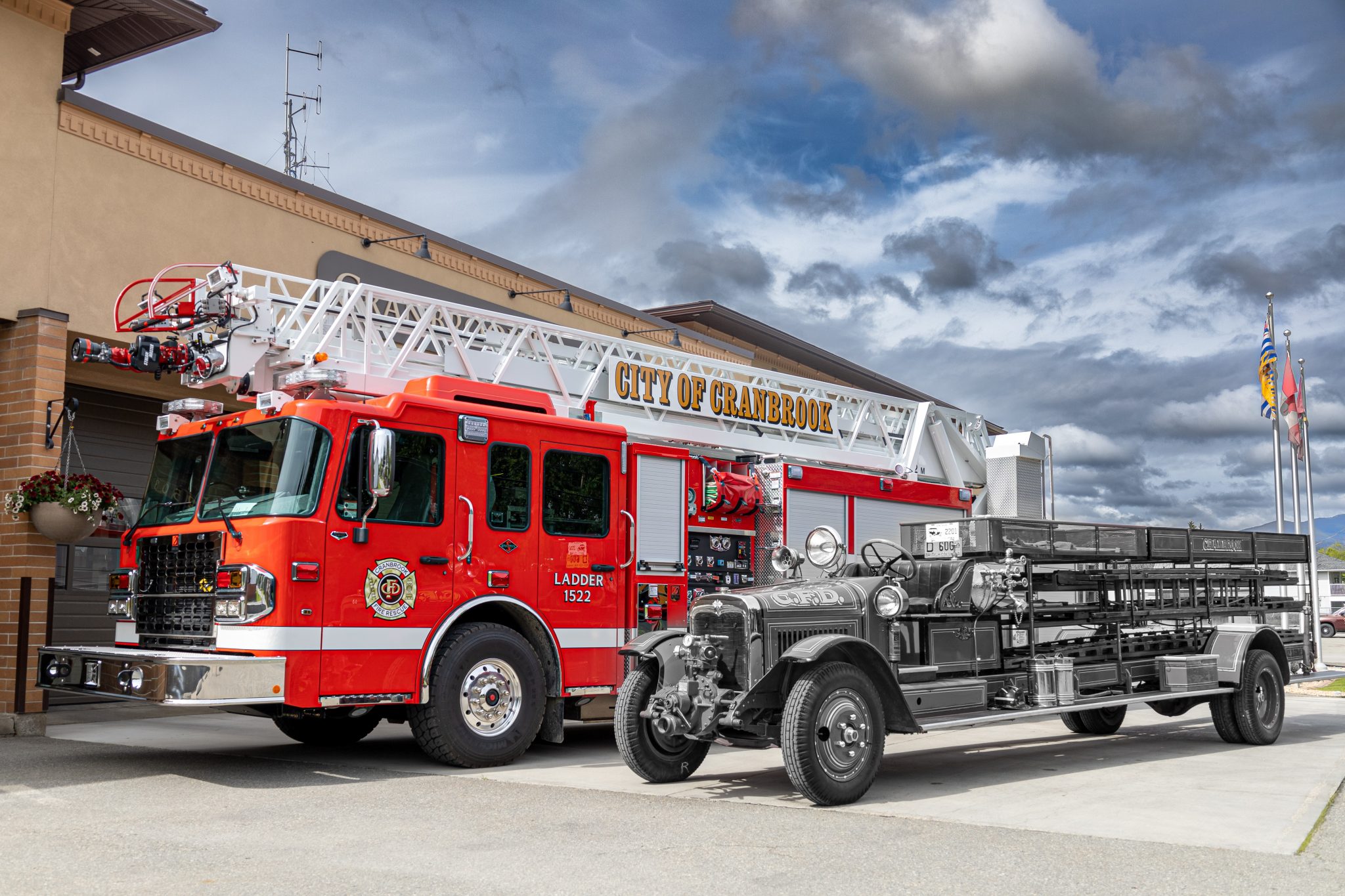 cranbrook-fire-and-emergency-services-aerial-ladder-truck-with-first